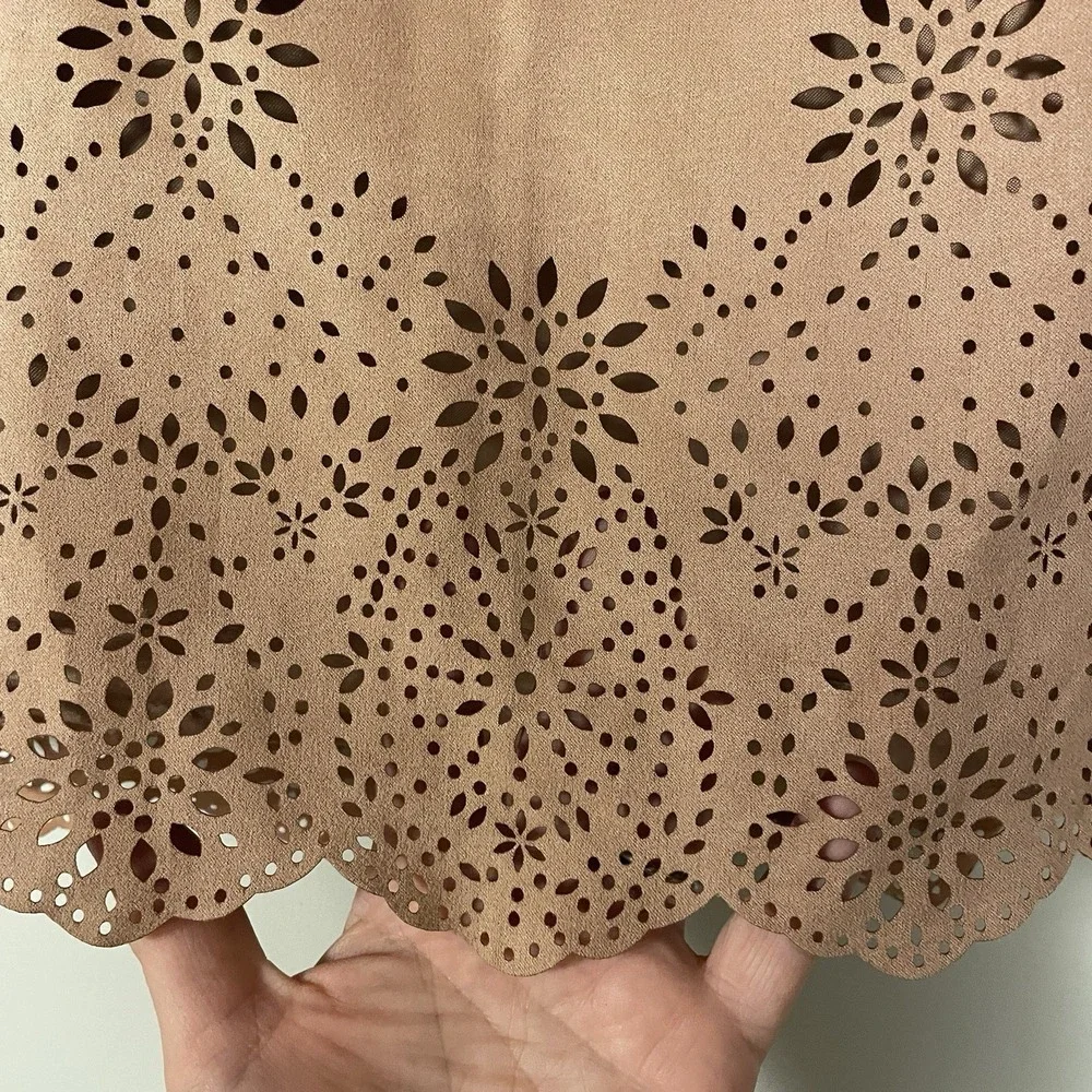 Forever 21 Faux Suede Taupe‎ Laser Print Mini Skirt Size Small Scallop Edging